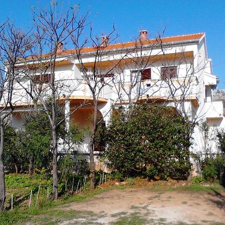 Apartments Kresimir Beauty With Shadow Trees And Parking Place Pag Town Εξωτερικό φωτογραφία