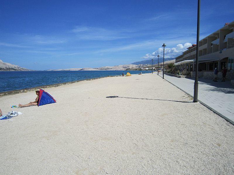 Apartments Kresimir Beauty With Shadow Trees And Parking Place Pag Town Εξωτερικό φωτογραφία