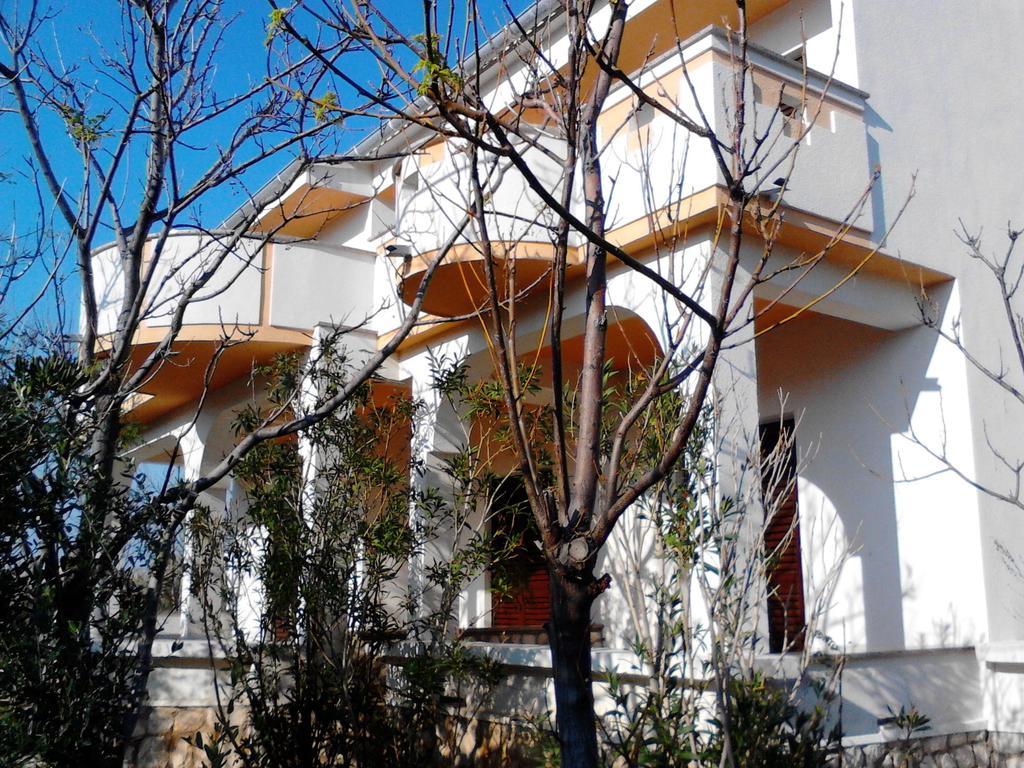 Apartments Kresimir Beauty With Shadow Trees And Parking Place Pag Town Εξωτερικό φωτογραφία