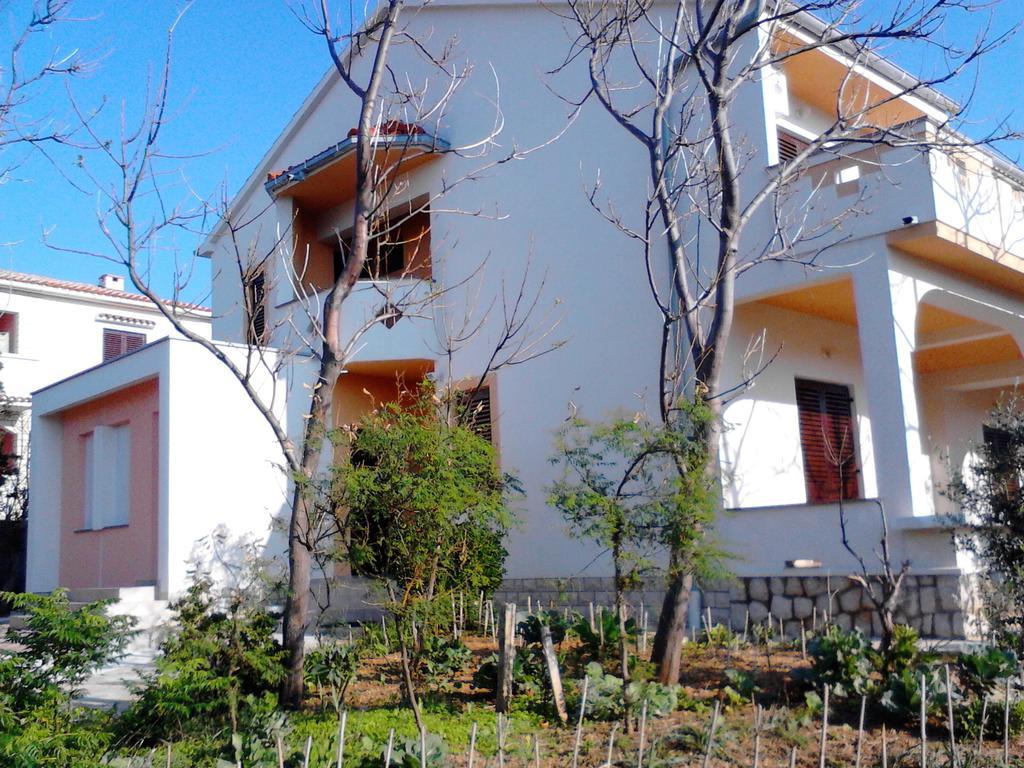 Apartments Kresimir Beauty With Shadow Trees And Parking Place Pag Town Δωμάτιο φωτογραφία