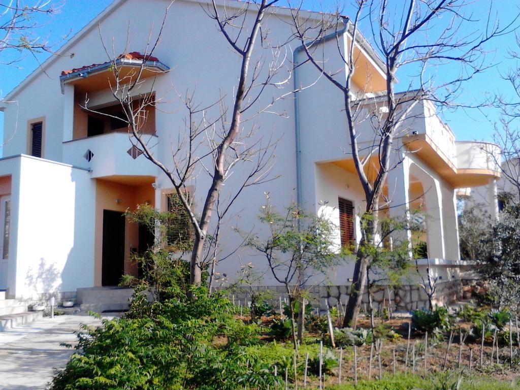 Apartments Kresimir Beauty With Shadow Trees And Parking Place Pag Town Δωμάτιο φωτογραφία