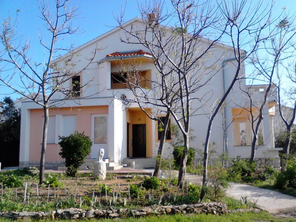 Apartments Kresimir Beauty With Shadow Trees And Parking Place Pag Town Εξωτερικό φωτογραφία