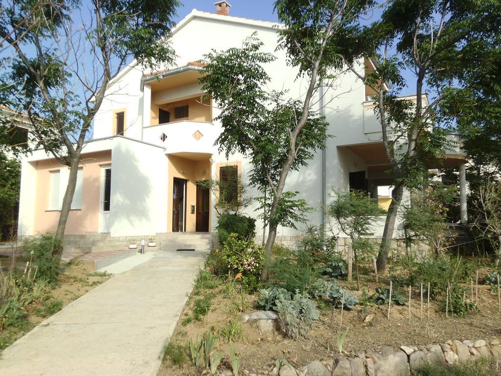 Apartments Kresimir Beauty With Shadow Trees And Parking Place Pag Town Δωμάτιο φωτογραφία