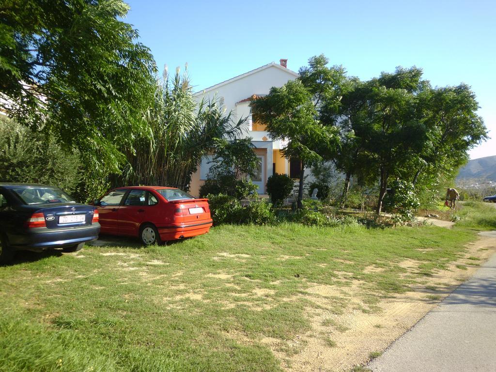 Apartments Kresimir Beauty With Shadow Trees And Parking Place Pag Town Εξωτερικό φωτογραφία