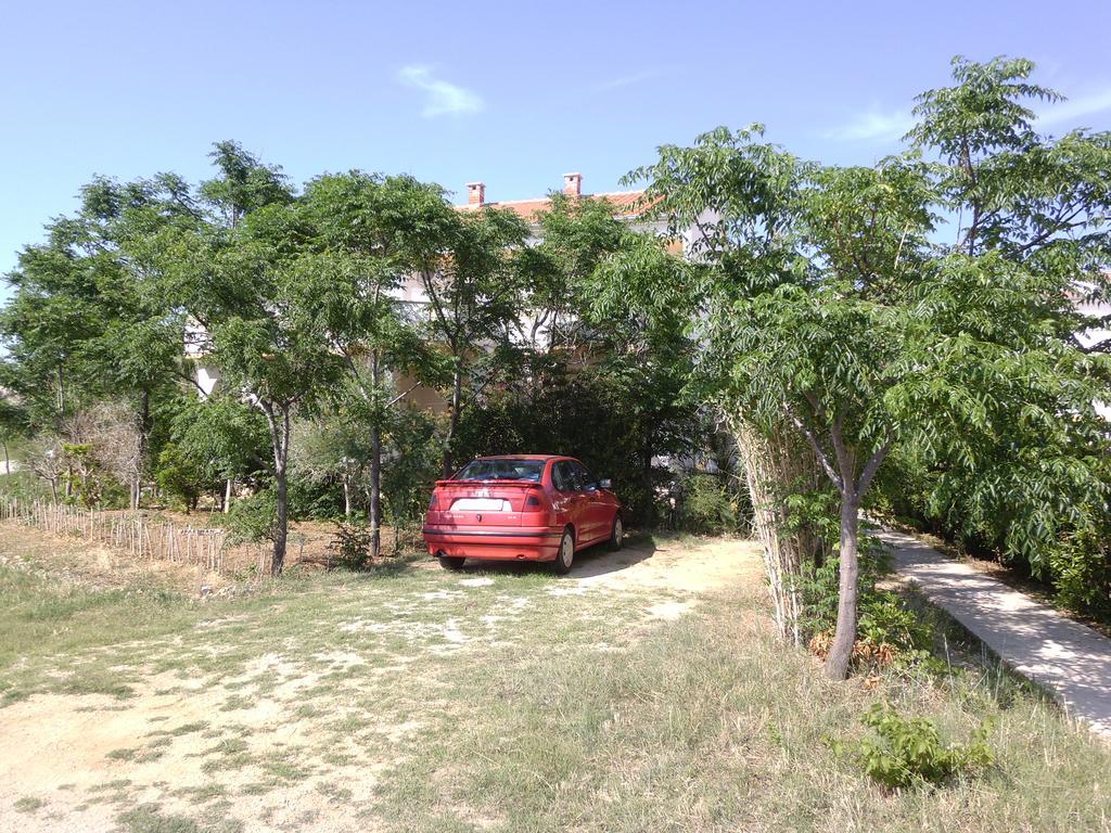 Apartments Kresimir Beauty With Shadow Trees And Parking Place Pag Town Εξωτερικό φωτογραφία