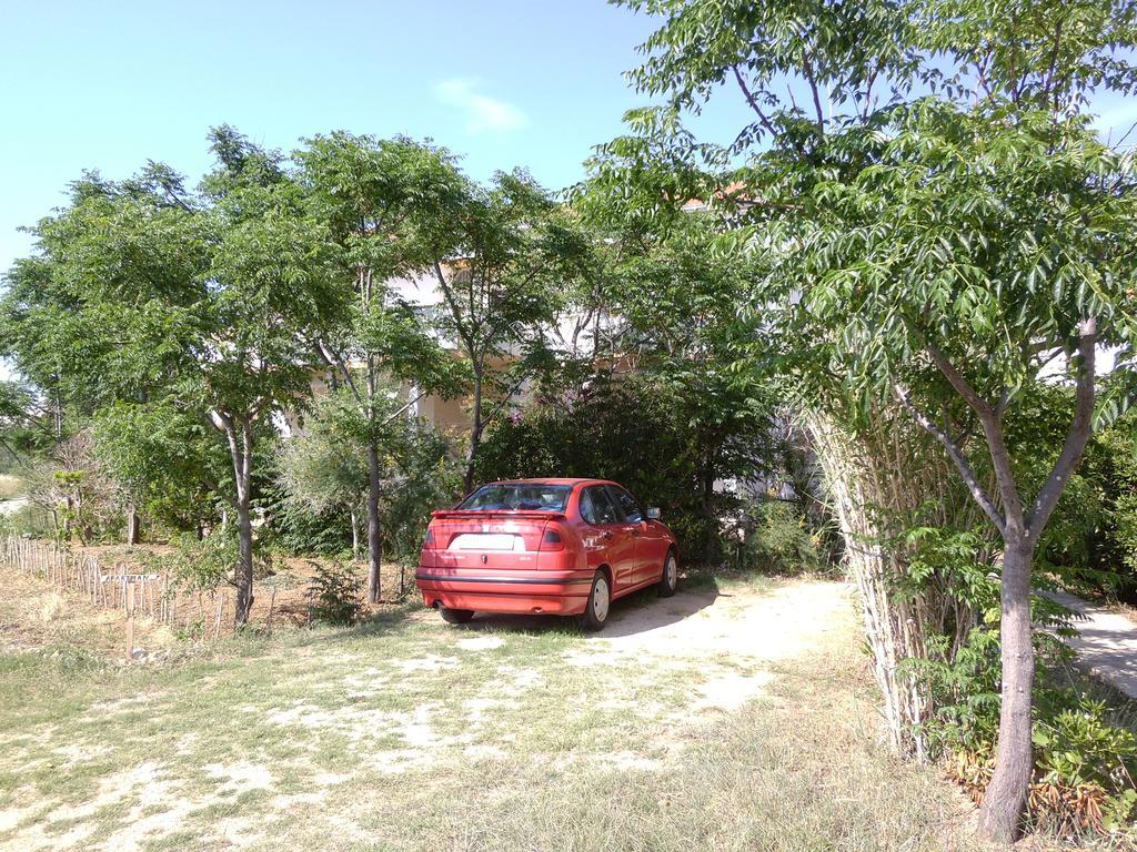 Apartments Kresimir Beauty With Shadow Trees And Parking Place Pag Town Δωμάτιο φωτογραφία