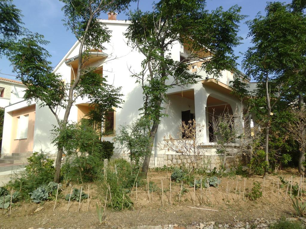 Apartments Kresimir Beauty With Shadow Trees And Parking Place Pag Town Εξωτερικό φωτογραφία