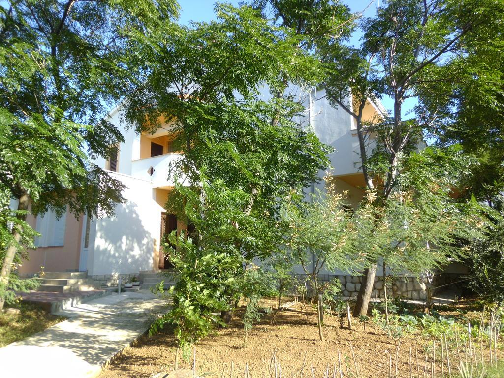 Apartments Kresimir Beauty With Shadow Trees And Parking Place Pag Town Δωμάτιο φωτογραφία