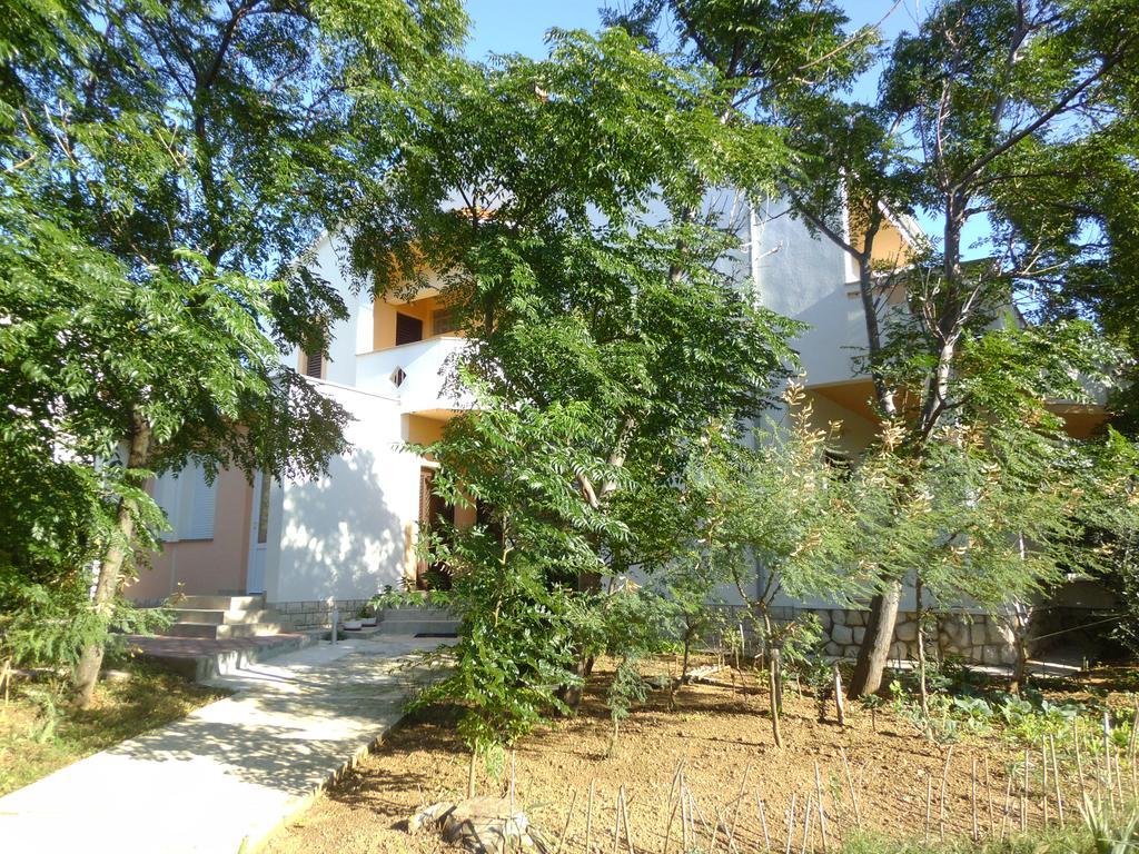 Apartments Kresimir Beauty With Shadow Trees And Parking Place Pag Town Εξωτερικό φωτογραφία