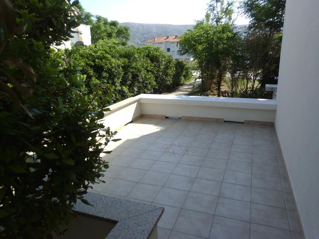 Apartments Kresimir Beauty With Shadow Trees And Parking Place Pag Town Δωμάτιο φωτογραφία
