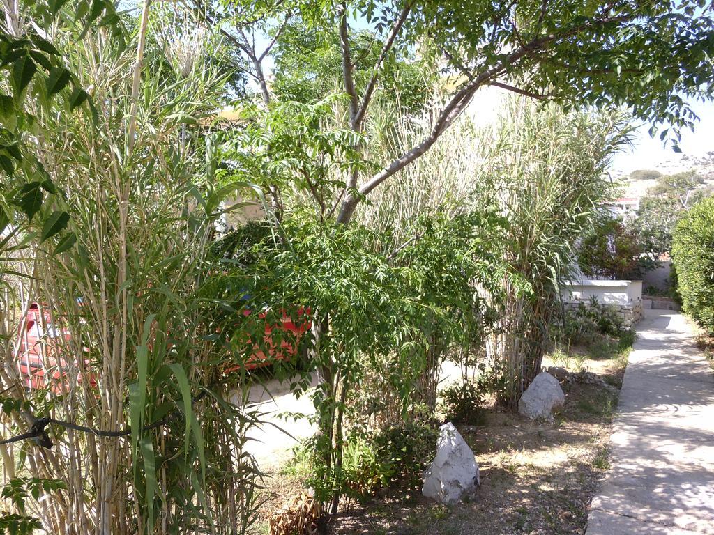 Apartments Kresimir Beauty With Shadow Trees And Parking Place Pag Town Δωμάτιο φωτογραφία